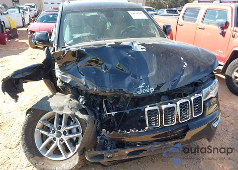 2017 Jeep Grand Cherokee Laredo 4X4 z USA, uszkodzony, nr VIN 1C4RJFAG6HC843553